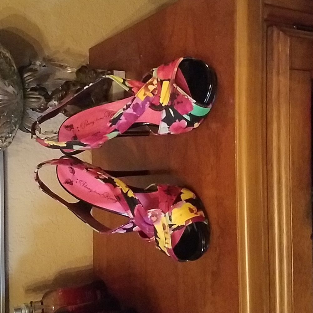 Penny loves Kenny Heels (Size 7)